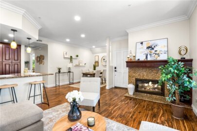 4561 Warner #203 Photo